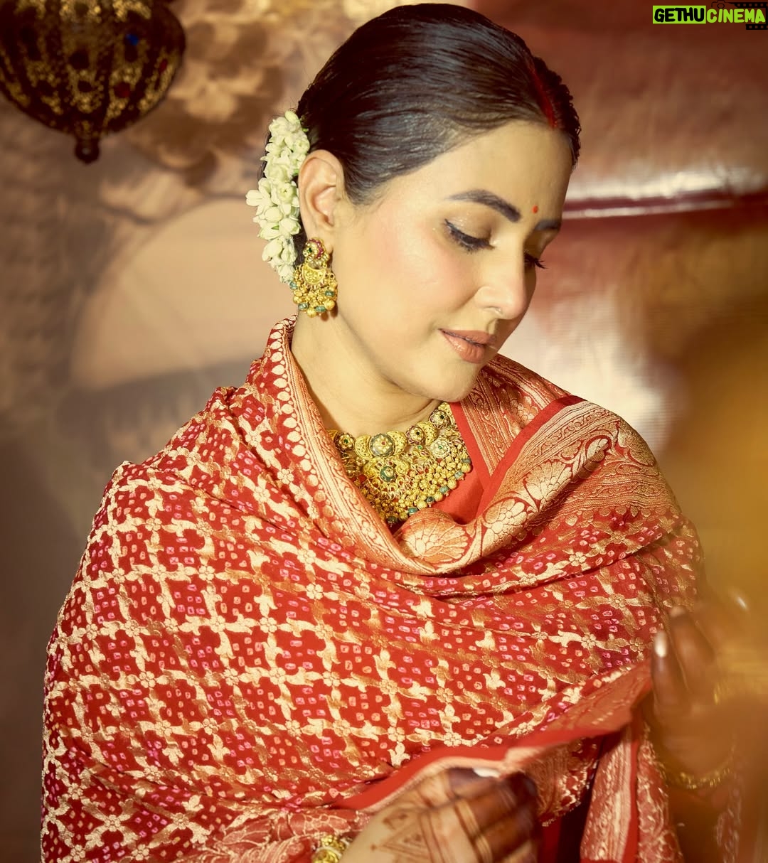 Hina Khan - 3.9 Million Likes - Blessed 🙏🏻♥️🧿
When true love finds true hearts, the bond grows beyond boundaries. Our world revolves around each other and in every celebration, every festival, every Joy our love grows deeper and deeper. We just want to live happily in each other’s embrace and enjoy every opportunity we can find in life to celebrate what we call, Companionship.
Happy Karwa Chauth Aap Sabhi Ko!

I love you @rockyj1 ♥️🧿

This gorgeous Chunni is been gifted by my sister in law @neelamsingh.ritz ♥️
Jewellery - @mayasanghavijewels via @amigos.rizwan
Footwear @stoffastyle 
Hair- @chettiarqueensly 
Mehendi artist @veenanagda 

📸 - @visualaffairs_va