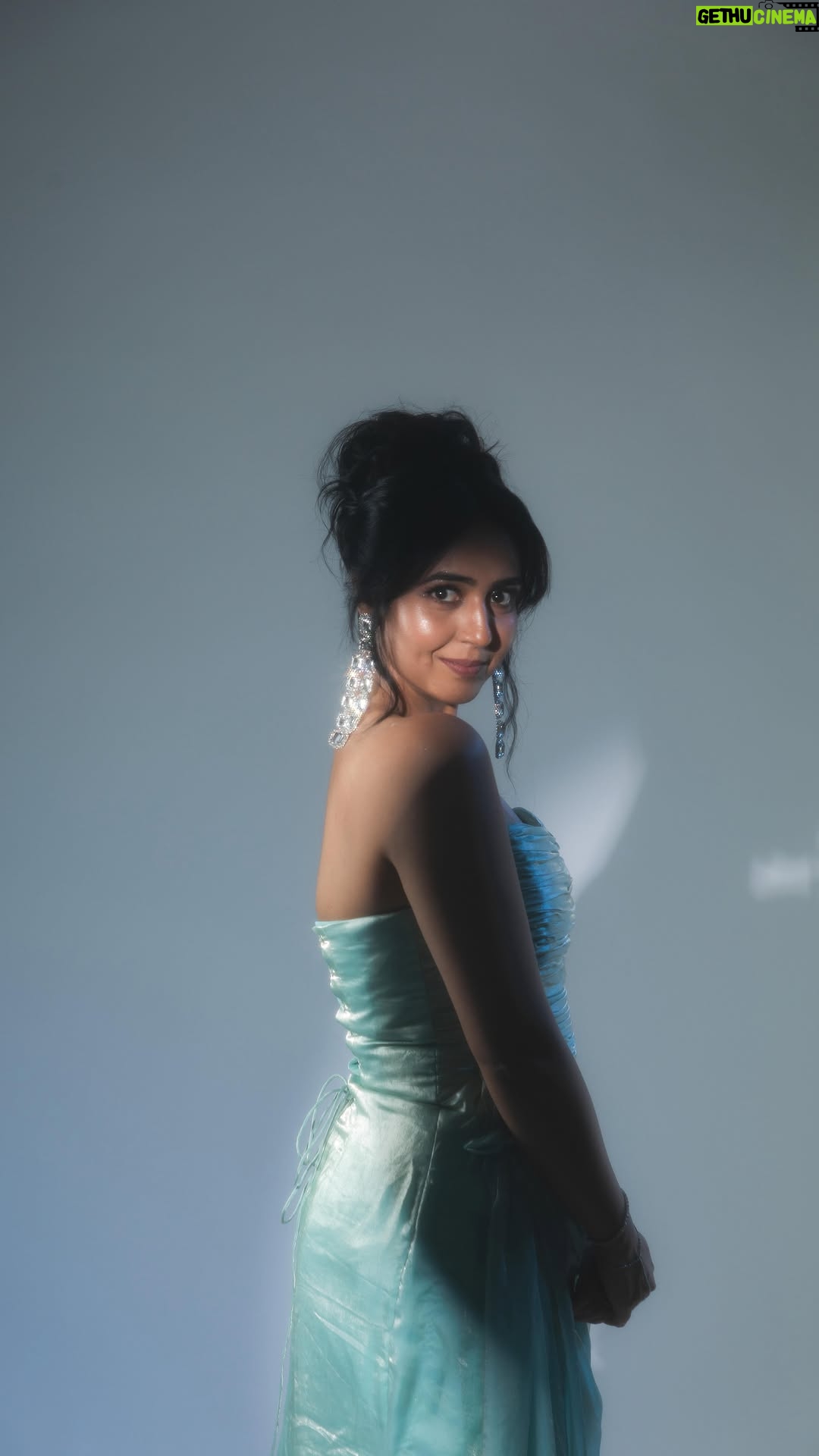 Hitha Chandrashekar - 7.5K Likes - Here’s the final look of the shoot for @shoplabeln ✨ 

Video & Creative Directed by @khushi_jagadisha 
Makeup @ashwiniramesh_11 
Hair @sunitha.r.m 
Photography @mayarthaproductions 
Location @studiomayartha