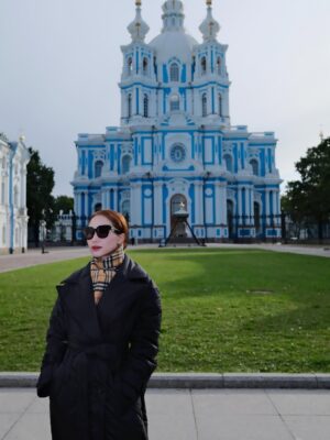 Hòa Minzy Instagram - Ngày cuối tại đất nước Nga xinh đẹp 🍁🍂
Hi vọng lần sau tới nơi đây sẽ là những giây phút được biểu diễn cho bà con người Việt mình xem ạ ♥️🇻🇳