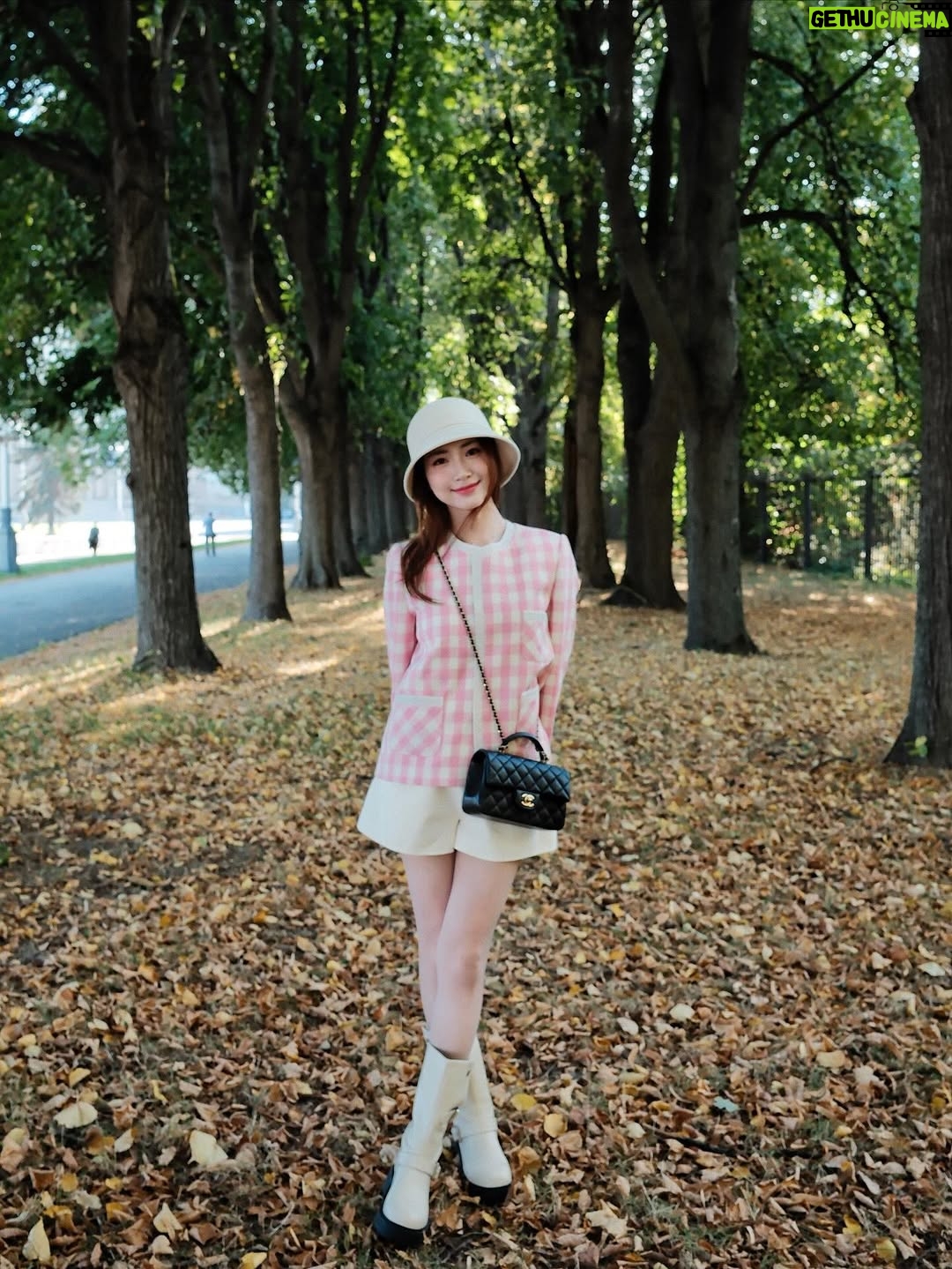 Hòa Minzy - 39.1K Likes - Nụ cười e giờ là nắng 🌼🌻🌞