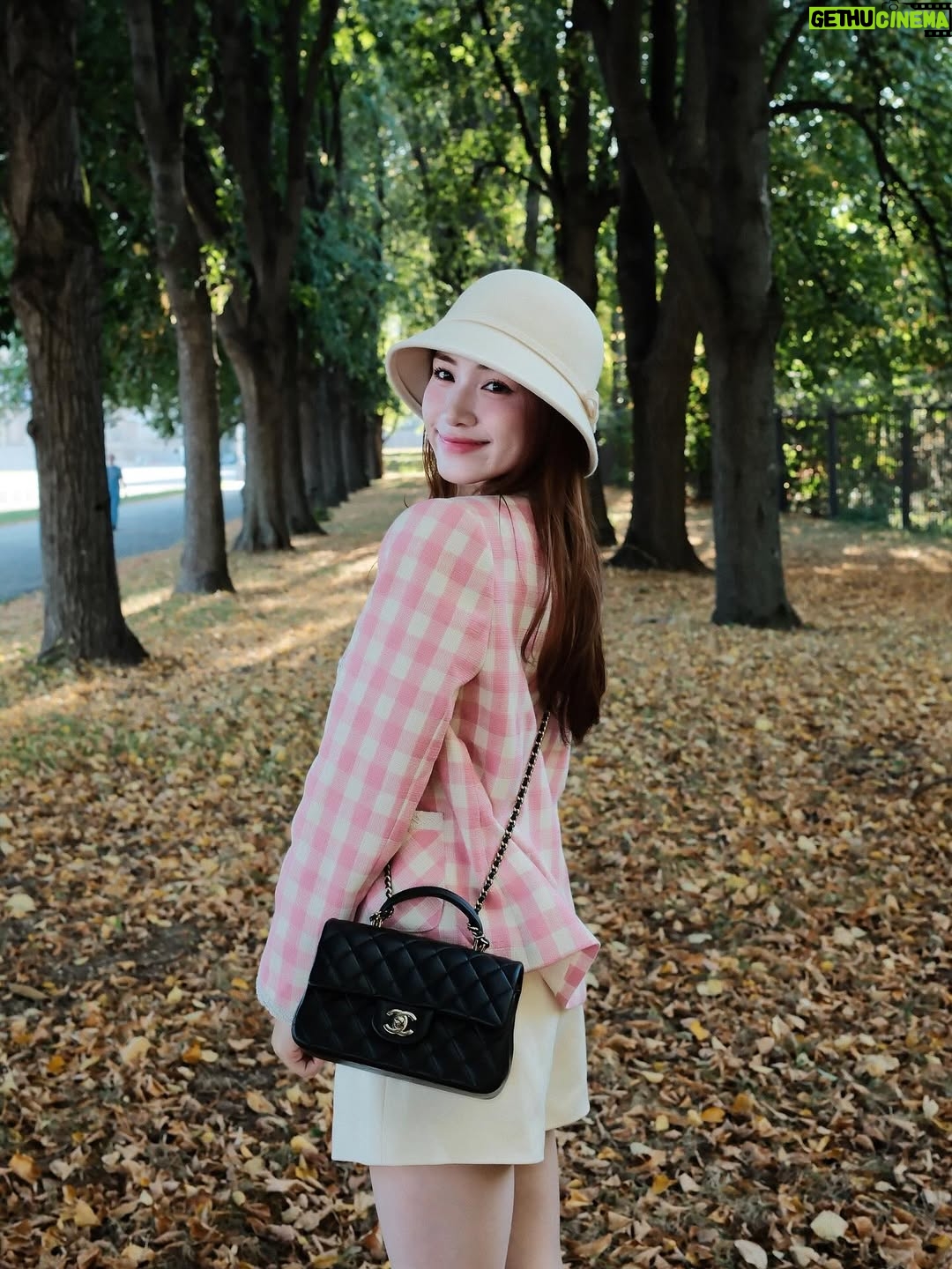 Hòa Minzy - 10.6K Likes - Cô gái Việt trên đất nước Nga 🍂🍁