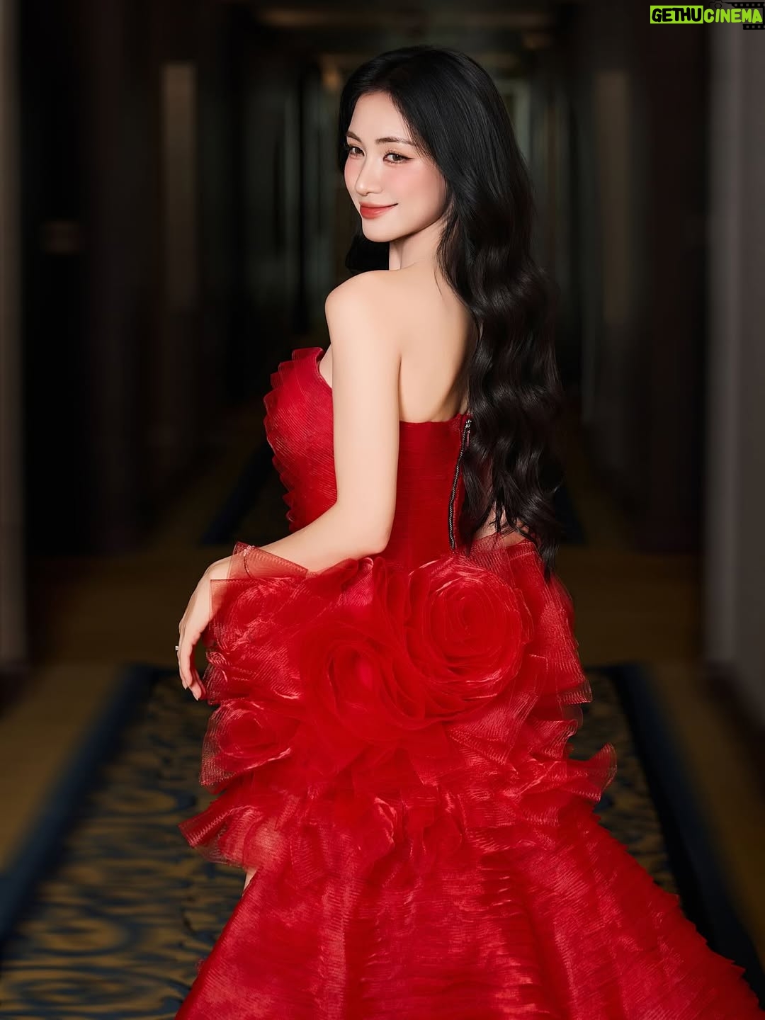 Hòa Minzy - 15.1K Likes - Người con gái Việt 🇻🇳