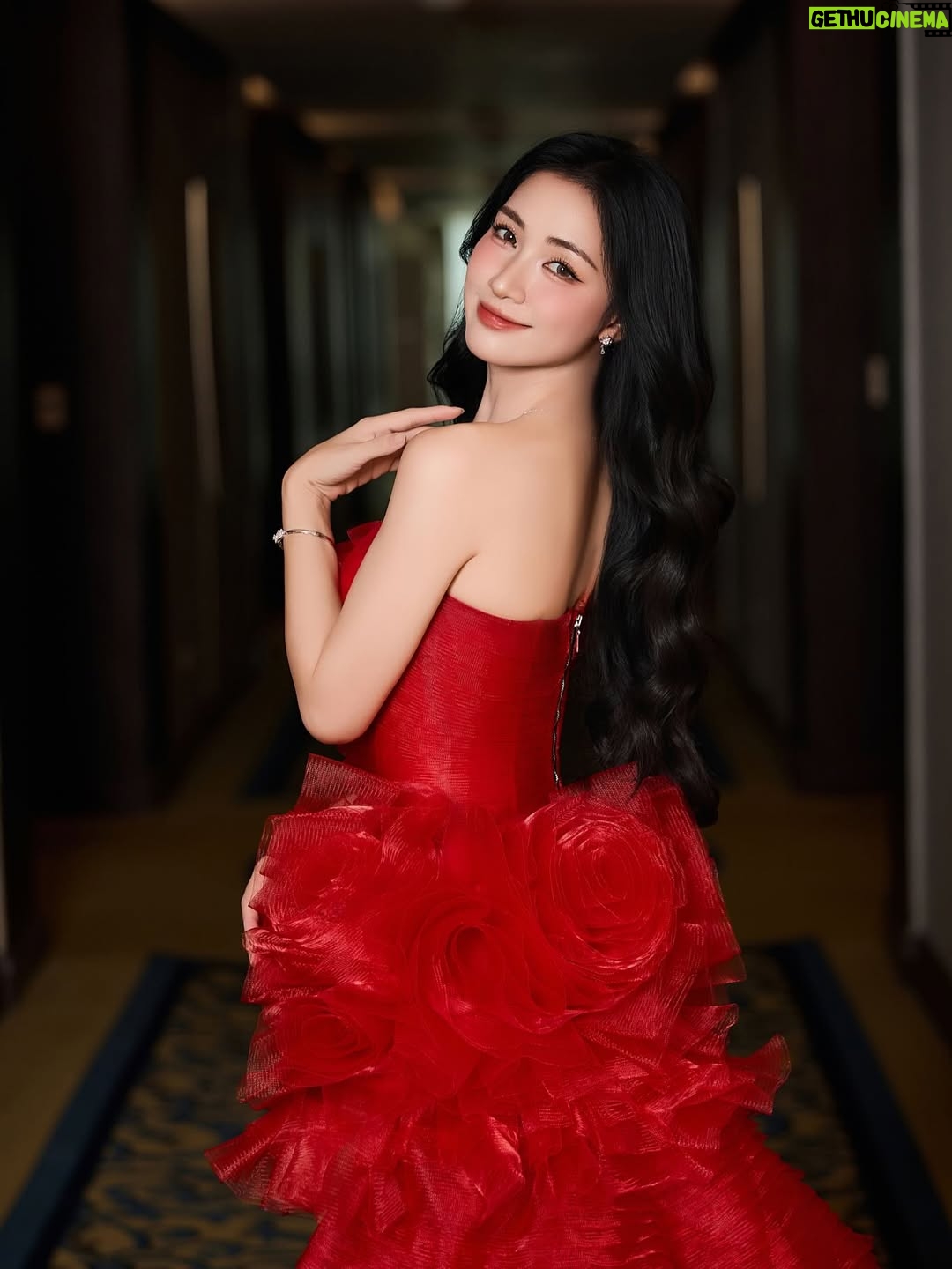 Hòa Minzy - 15.1K Likes - Người con gái Việt 🇻🇳