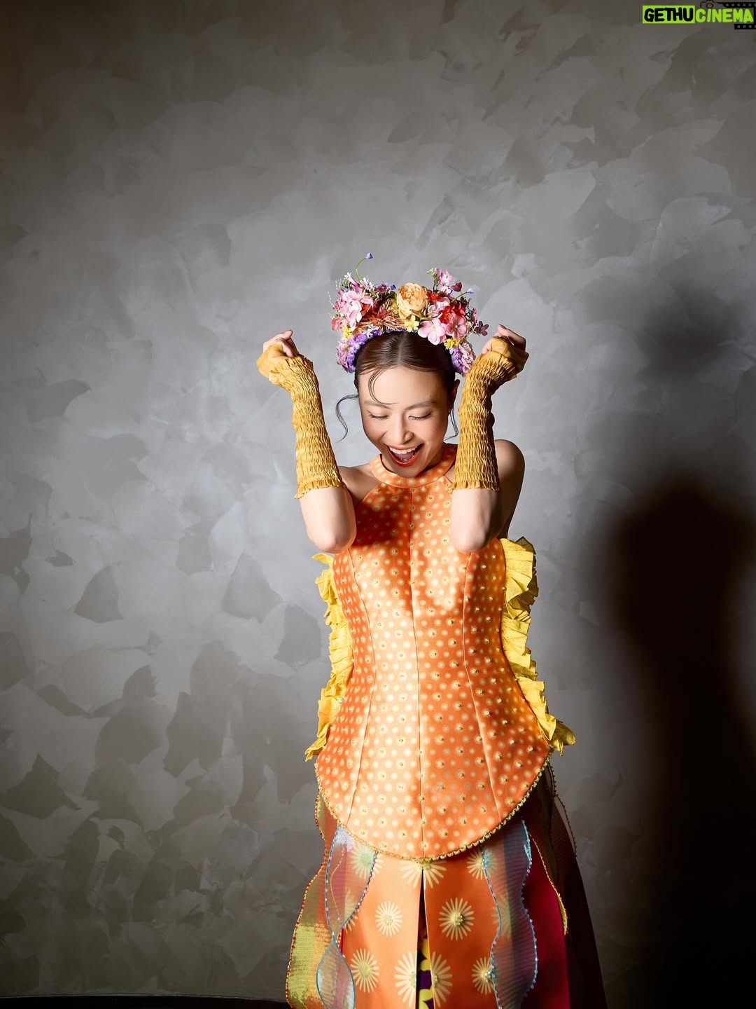 Hoang Thuy Linh - 3.7K Likes - 💐💐💐🌾🌾🌾

#hoangthuylinh #onstage