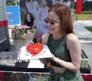 Hoang Thuy Linh Instagram - Thank you mah Supporters!!!
🥦🥕🌶️🌽💐🎂🎉🎁😘🫶🏻❤️

V Concert - rehearsal 🇻🇳