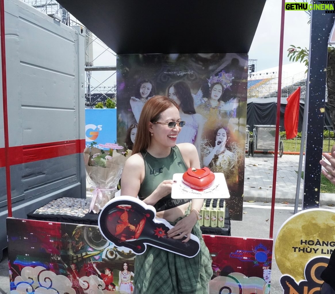 Hoang Thuy Linh - 7.9K Likes - Thank you mah Supporters!!!
🥦🥕🌶️🌽💐🎂🎉🎁😘🫶🏻❤️

V Concert - rehearsal 🇻🇳