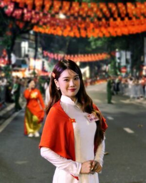Hoàng Yến Chibi Instagram - Hân hoan vui chung niềm vui của cả dân tộc 🇻🇳🇻🇳🇻🇳