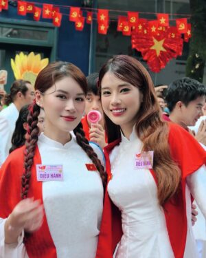 Hoàng Yến Chibi Instagram - Hân hoan vui chung niềm vui của cả dân tộc 🇻🇳🇻🇳🇻🇳