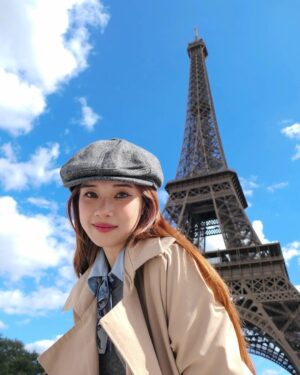Hoàng Yến Chibi Instagram - Bonjour merci Eiffel Arc de Triomphe 🧏♀️
#EVAAir #StarAlliance