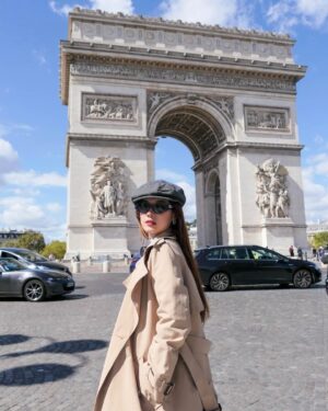 Hoàng Yến Chibi Instagram - Bonjour merci Eiffel Arc de Triomphe 🧏♀️
#EVAAir #StarAlliance