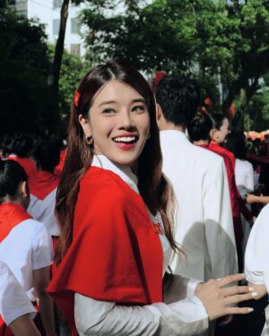 Hoàng Yến Chibi Instagram - Hân hoan vui chung niềm vui của cả dân tộc 🇻🇳🇻🇳🇻🇳