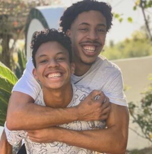 Holly Robinson Peete Instagram - Such an emotional and beautiful celebration of life for this incredible young man today— athlete, brother, son, friend, and human being, Kyle Owens. 💙🙏🏽🕯️Gone way too soon 💔but his light and legacy live on. #LoveYourJourney was his mantra, and we’re all inspired by the way he lived it every day.

Sending endless love to my dear friend Tonya, his amazing mom, and to his dad Keith and lil bro Trevor. Your strength and love are felt by everyone who knew him. 💫🤍

#LoveYourJourney #KyleOwens #ForeverInOurHearts
@itonyaowens