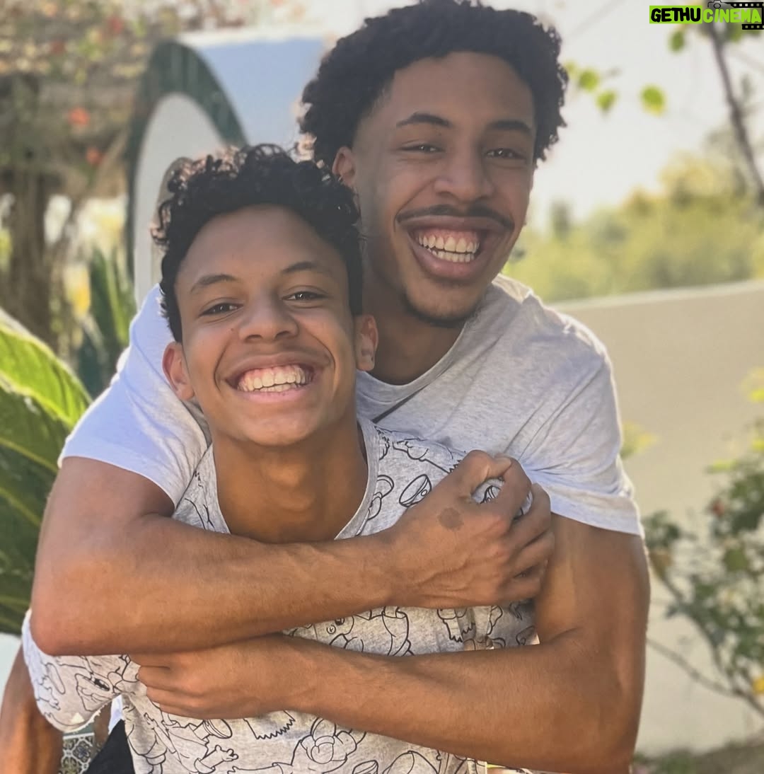 Holly Robinson Peete - 16.9K Likes - Such an emotional and beautiful celebration of life for this incredible young man today— athlete, brother, son, friend, and human being, Kyle Owens. 💙🙏🏽🕯️Gone way too soon 💔but his light and legacy live on. #LoveYourJourney was his mantra, and we’re all inspired by the way he lived it every day.

Sending endless love to my dear friend Tonya, his amazing mom, and to his dad Keith and lil bro Trevor. Your strength and love are felt by everyone who knew him. 💫🤍

#LoveYourJourney #KyleOwens #ForeverInOurHearts
@itonyaowens