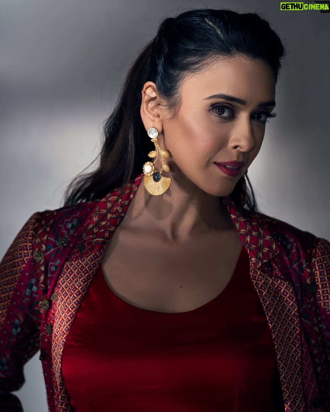 Hrishitaa Bhatt - 2.8K Likes - Turn up the volume, strike a pose, and let’s make some nostalgic magic! 

What’s your go-to song for that unstoppable vibe? 

Drop it below! 

Styledby- @stylebyriyajain
Assistant Stylist- moreprachi__
Outfit- @twamev.official × @maverick.communication01
Jewellery- @style_deintrepide
MUA- @manish_kerekar
Hair by- @hairstylist_reshma
📸- @anirudh_ramteke @abhi_nair1997
Managed by- @moushumibanerji 

#HrishitaaBhatt #GhafoorVibes #BollywoodNostalgia #RedHotLook #EthnicWearInspo #IndianFashion #TimelessBeauty #VillainEra #NetflixAndChill #ActressLife #EmpoweredWomen #Fashionista #ReelsItFeelIt #rangoli 

Styledby- @stylebyriyajain
Assistant Stylist- moreprachi__
Outfit- @twamev.official × @maverick.communication01
Jewellery- @style_deintrepide
MUA- @manish_kerekar
Hair by- @hairstylist_reshma
📸- @anirudh_ramteke @abhi_nair1997
Managed by- @moushumibanerji 

Hrishitaa Bhatt, Ghafoor Vibes, Bollywood Nostalgia, Red Hot Look, Ethnic Wear Inspiration, Indian Fashion, Timeless Beauty, Villain Era, Netflix And Chill, Actress Life, Empowered Women, Fashionista, Reels It Feel It, Bollywood Comeback, Indian Cinema, Style Icon, Trending Now, Viral Reels, Fashion Goals, Desi Glam, Ghafoor Song, Tamannaah Bhatia, The Bads Of Bollywood, Aryan Khan Series, Bollywood Villains, Item Number, Shilpa Rao, Shashwat Sachdev, EDM Beats, Viral Anthem, Dance Mood, Netflix Buzz, Shakti Kapoor, Gulshan Grover, Ranjeet Cameo, Jungle Call, Party Anthem, Bollywood Nostalgia, Red Hot Performance, Ghafoor Lyrics