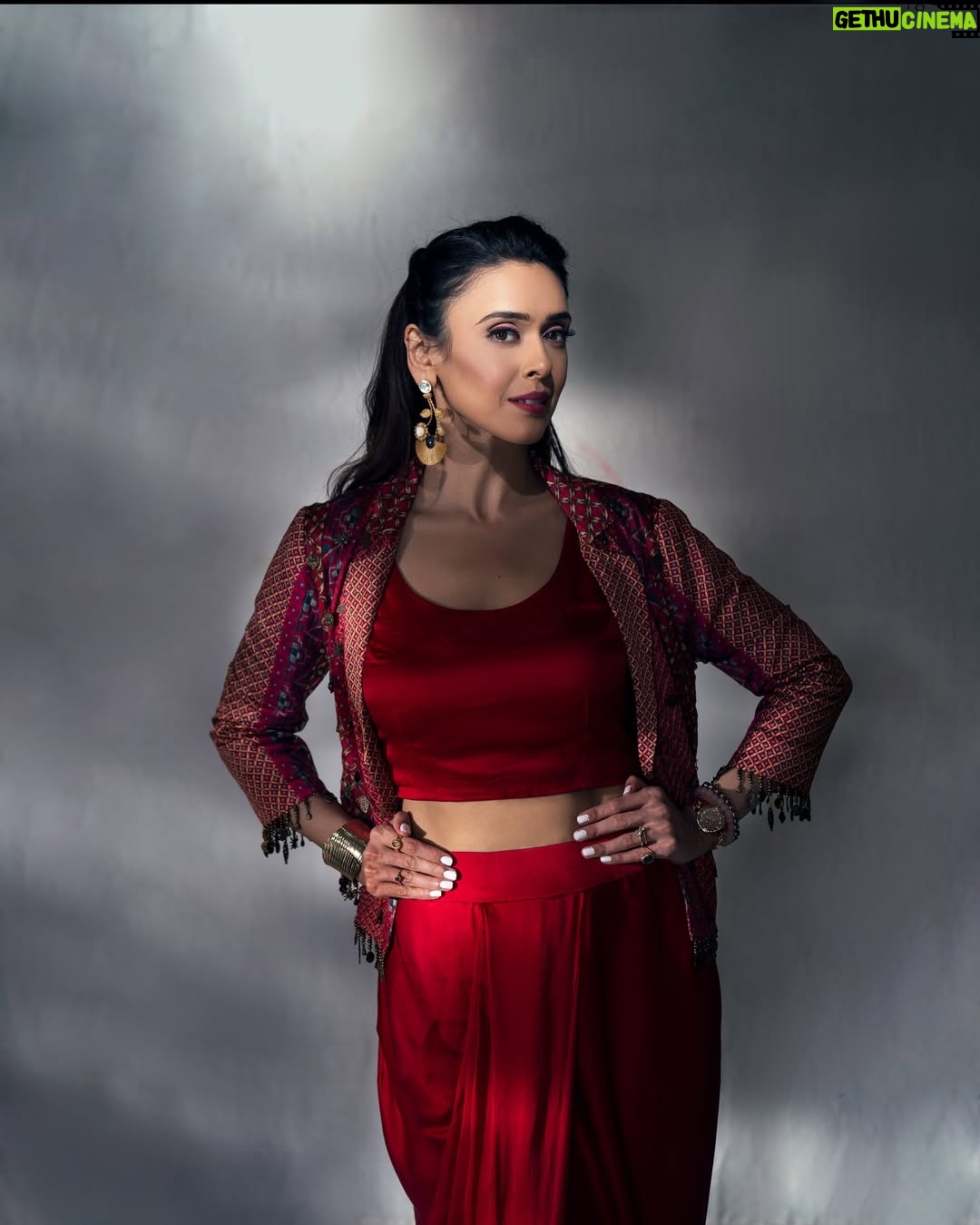 Hrishitaa Bhatt - 2.8K Likes - Turn up the volume, strike a pose, and let’s make some nostalgic magic! 

What’s your go-to song for that unstoppable vibe? 

Drop it below! 

Styledby- @stylebyriyajain
Assistant Stylist- moreprachi__
Outfit- @twamev.official × @maverick.communication01
Jewellery- @style_deintrepide
MUA- @manish_kerekar
Hair by- @hairstylist_reshma
📸- @anirudh_ramteke @abhi_nair1997
Managed by- @moushumibanerji 

#HrishitaaBhatt #GhafoorVibes #BollywoodNostalgia #RedHotLook #EthnicWearInspo #IndianFashion #TimelessBeauty #VillainEra #NetflixAndChill #ActressLife #EmpoweredWomen #Fashionista #ReelsItFeelIt #rangoli 

Styledby- @stylebyriyajain
Assistant Stylist- moreprachi__
Outfit- @twamev.official × @maverick.communication01
Jewellery- @style_deintrepide
MUA- @manish_kerekar
Hair by- @hairstylist_reshma
📸- @anirudh_ramteke @abhi_nair1997
Managed by- @moushumibanerji 

Hrishitaa Bhatt, Ghafoor Vibes, Bollywood Nostalgia, Red Hot Look, Ethnic Wear Inspiration, Indian Fashion, Timeless Beauty, Villain Era, Netflix And Chill, Actress Life, Empowered Women, Fashionista, Reels It Feel It, Bollywood Comeback, Indian Cinema, Style Icon, Trending Now, Viral Reels, Fashion Goals, Desi Glam, Ghafoor Song, Tamannaah Bhatia, The Bads Of Bollywood, Aryan Khan Series, Bollywood Villains, Item Number, Shilpa Rao, Shashwat Sachdev, EDM Beats, Viral Anthem, Dance Mood, Netflix Buzz, Shakti Kapoor, Gulshan Grover, Ranjeet Cameo, Jungle Call, Party Anthem, Bollywood Nostalgia, Red Hot Performance, Ghafoor Lyrics