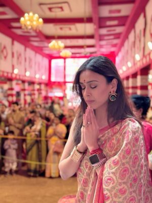 Hrishitaa Bhatt Instagram - As we celebrate the victory of good over evil, may Maa Durga's blessings bring light and joy to your life. 🙏❤️

Wishing you and your loved ones a very Happy Dussehra! 🌺

May this festive season bring you strength, courage, and happiness. 🔥

#HappyDussehra #DussehraCelebration #MaaDurgaBlessings #VictoryOfGoodOverEvil #FestiveSeason #PositiveVibesOnly #SpiritualIndia #FestivalMood #IncredibleIndia #GoodOverEvil
