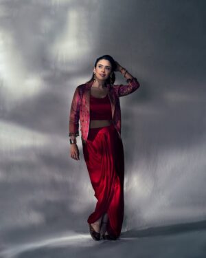 Hrishitaa Bhatt Instagram - Turn up the volume, strike a pose, and let’s make some nostalgic magic! 

What’s your go-to song for that unstoppable vibe? 

Drop it below! 

Styledby- @stylebyriyajain
Assistant Stylist- moreprachi__
Outfit- @twamev.official × @maverick.communication01
Jewellery- @style_deintrepide
MUA- @manish_kerekar
Hair by- @hairstylist_reshma
📸- @anirudh_ramteke @abhi_nair1997
Managed by- @moushumibanerji 

#HrishitaaBhatt #GhafoorVibes #BollywoodNostalgia #RedHotLook #EthnicWearInspo #IndianFashion #TimelessBeauty #VillainEra #NetflixAndChill #ActressLife #EmpoweredWomen #Fashionista #ReelsItFeelIt #rangoli 

Styledby- @stylebyriyajain
Assistant Stylist- moreprachi__
Outfit- @twamev.official × @maverick.communication01
Jewellery- @style_deintrepide
MUA- @manish_kerekar
Hair by- @hairstylist_reshma
📸- @anirudh_ramteke @abhi_nair1997
Managed by- @moushumibanerji 

Hrishitaa Bhatt, Ghafoor Vibes, Bollywood Nostalgia, Red Hot Look, Ethnic Wear Inspiration, Indian Fashion, Timeless Beauty, Villain Era, Netflix And Chill, Actress Life, Empowered Women, Fashionista, Reels It Feel It, Bollywood Comeback, Indian Cinema, Style Icon, Trending Now, Viral Reels, Fashion Goals, Desi Glam, Ghafoor Song, Tamannaah Bhatia, The Bads Of Bollywood, Aryan Khan Series, Bollywood Villains, Item Number, Shilpa Rao, Shashwat Sachdev, EDM Beats, Viral Anthem, Dance Mood, Netflix Buzz, Shakti Kapoor, Gulshan Grover, Ranjeet Cameo, Jungle Call, Party Anthem, Bollywood Nostalgia, Red Hot Performance, Ghafoor Lyrics