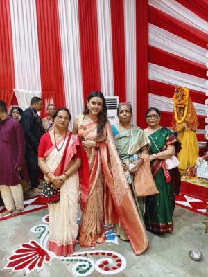 Hrishitaa Bhatt Instagram - As we celebrate the victory of good over evil, may Maa Durga's blessings bring light and joy to your life. 🙏❤️

Wishing you and your loved ones a very Happy Dussehra! 🌺

May this festive season bring you strength, courage, and happiness. 🔥

#HappyDussehra #DussehraCelebration #MaaDurgaBlessings #VictoryOfGoodOverEvil #FestiveSeason #PositiveVibesOnly #SpiritualIndia #FestivalMood #IncredibleIndia #GoodOverEvil