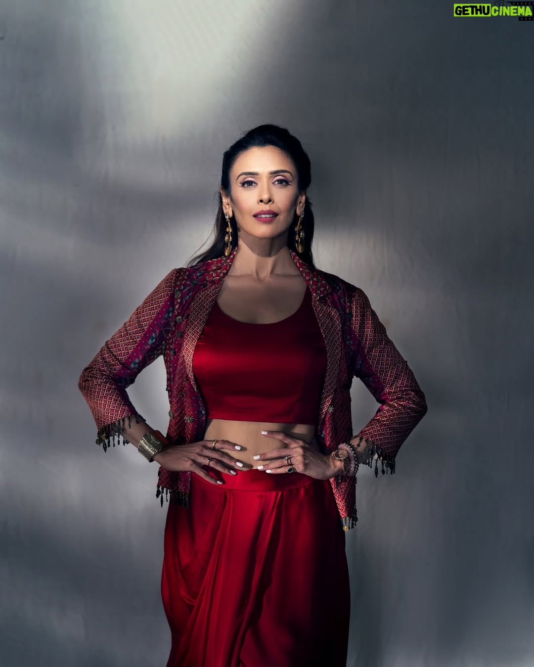 Hrishitaa Bhatt - 2.8K Likes - Turn up the volume, strike a pose, and let’s make some nostalgic magic! 

What’s your go-to song for that unstoppable vibe? 

Drop it below! 

Styledby- @stylebyriyajain
Assistant Stylist- moreprachi__
Outfit- @twamev.official × @maverick.communication01
Jewellery- @style_deintrepide
MUA- @manish_kerekar
Hair by- @hairstylist_reshma
📸- @anirudh_ramteke @abhi_nair1997
Managed by- @moushumibanerji 

#HrishitaaBhatt #GhafoorVibes #BollywoodNostalgia #RedHotLook #EthnicWearInspo #IndianFashion #TimelessBeauty #VillainEra #NetflixAndChill #ActressLife #EmpoweredWomen #Fashionista #ReelsItFeelIt #rangoli 

Styledby- @stylebyriyajain
Assistant Stylist- moreprachi__
Outfit- @twamev.official × @maverick.communication01
Jewellery- @style_deintrepide
MUA- @manish_kerekar
Hair by- @hairstylist_reshma
📸- @anirudh_ramteke @abhi_nair1997
Managed by- @moushumibanerji 

Hrishitaa Bhatt, Ghafoor Vibes, Bollywood Nostalgia, Red Hot Look, Ethnic Wear Inspiration, Indian Fashion, Timeless Beauty, Villain Era, Netflix And Chill, Actress Life, Empowered Women, Fashionista, Reels It Feel It, Bollywood Comeback, Indian Cinema, Style Icon, Trending Now, Viral Reels, Fashion Goals, Desi Glam, Ghafoor Song, Tamannaah Bhatia, The Bads Of Bollywood, Aryan Khan Series, Bollywood Villains, Item Number, Shilpa Rao, Shashwat Sachdev, EDM Beats, Viral Anthem, Dance Mood, Netflix Buzz, Shakti Kapoor, Gulshan Grover, Ranjeet Cameo, Jungle Call, Party Anthem, Bollywood Nostalgia, Red Hot Performance, Ghafoor Lyrics