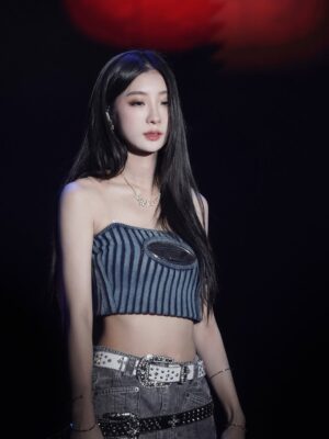 Chen Hua Instagram - 謝謝鐵玫瑰音樂節🎑🥮
‘
Photo｜ @riio666
Make up｜ @ting770802_
Hair ｜ @mimii33333
Stylist｜@littlebobo_
Fashion｜@diesel @minoshinofficial @hyst_shop
Accessory｜@lucys.tw
Shoes ｜@hsinyu_tw @aldo_shoes