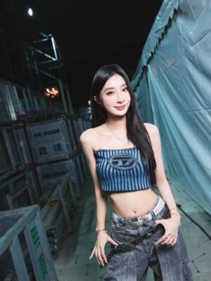 Chen Hua Instagram - 謝謝鐵玫瑰音樂節🎑🥮
‘
Photo｜ @riio666
Make up｜ @ting770802_
Hair ｜ @mimii33333
Stylist｜@littlebobo_
Fashion｜@diesel @minoshinofficial @hyst_shop
Accessory｜@lucys.tw
Shoes ｜@hsinyu_tw @aldo_shoes