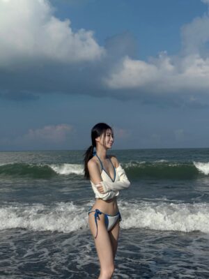 Chen Hua Instagram - 🥽
紀錄與小Muji 第一次的看海📝🌊

‘2025.07.02