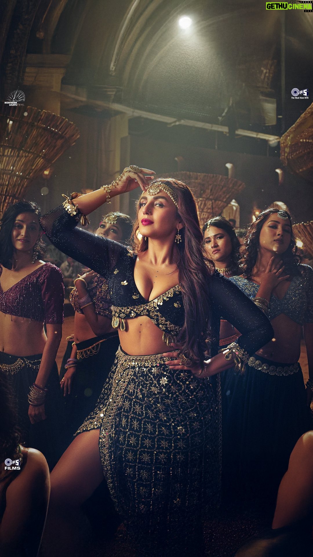 Huma Qureshi - 191.8K Likes - Kariye Maalik ke jashn mein Mallika @iamhumaq ka swagat, #DilThaamKe rahiye… aag lagne wali hai! 🔥👑

Song out now.
🔗: Link in bio.

#Maalik se milne aa jaana 11 July ko sirf cinema gharon mein!

@rajkummar_rao @manushi_chhillar @justpulkit @kumartaurani @jayshewakramani @rashmeetkaur #RanaMajumdar @vijayganguly @tipsfilmsofficial @nlfilms.india @jyotsananath @anujdhawan13 @ghoshrita @niharikabhasinkhan21 @sachinjigar @amitabhbhattacharyaofficial @penmovies @castingchhabra @funasia_films @marudharentertainmentnetwork

Music on @tips