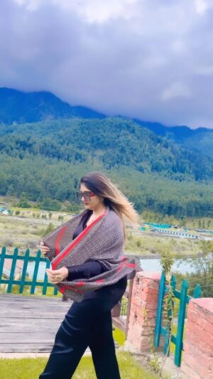 Humaira Chohan Instagram - Bohot khamoshi se 🥀❤️🔥 #reels #reelsinstagram #reelitfeelit #trendingreels #exploremore