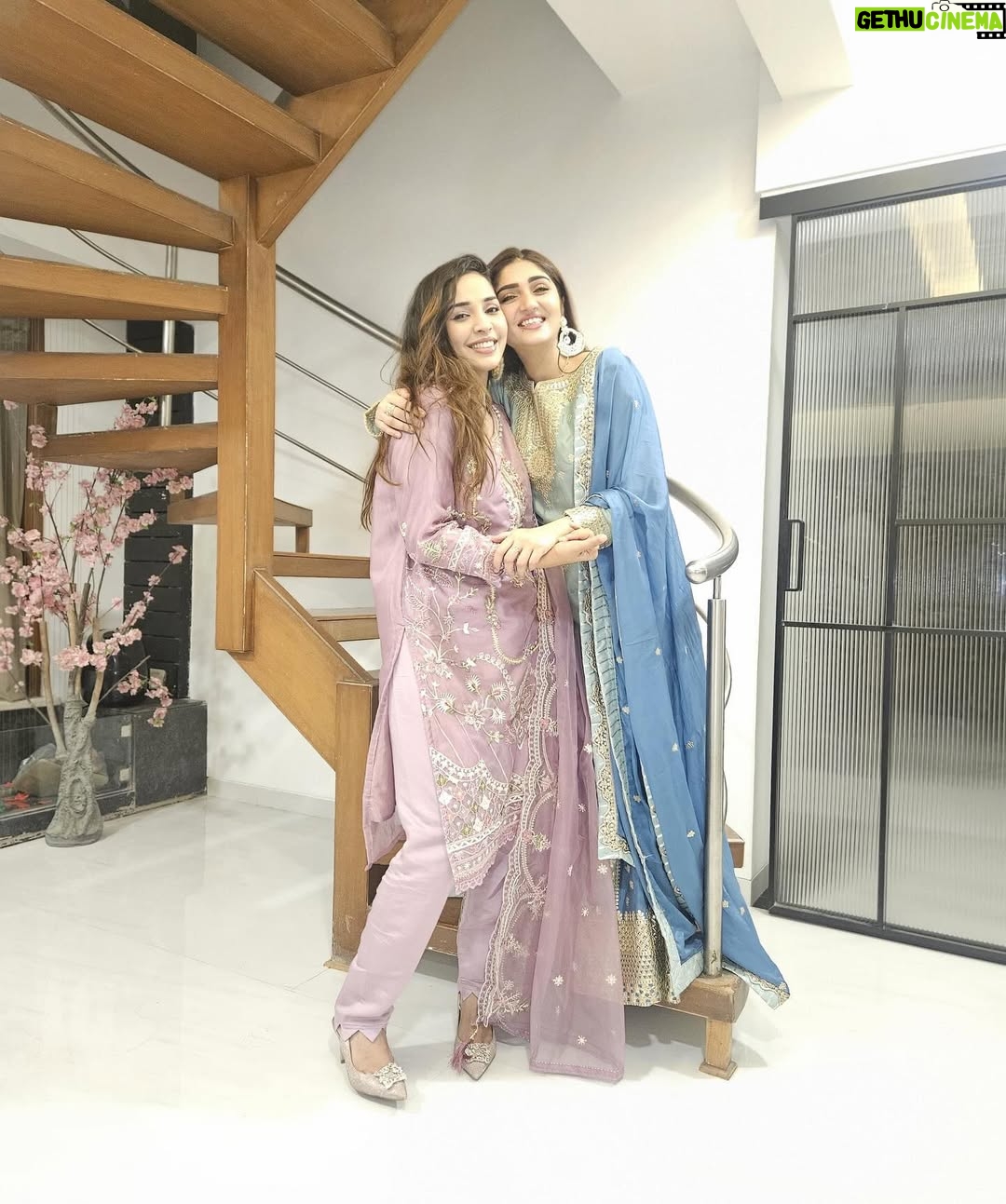 Humaira Chohan - 684 Likes - SWIPE ⬅️ “Eid Mubarak to you and your loved ones! May your hearts be filled with gratitude and your homes with happiness.”💖😇 
.
.
#eidmubarak #eid2024 #soulsisters #instadaily #foryou #likesforlike #foryoupage #mumbai #dubai🇦🇪 #uaelife #bff #familytime