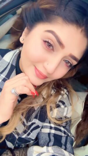 Humaira Chohan Instagram - Sadqa diya karo🙂 #reels #reelitfeelit #instagood #reelinstagram #viral #explorepage #exploremore