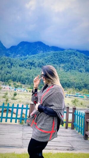 Humaira Chohan Instagram - Befikar raho tum🔥 #feelings #emotion #reels #reelitfeelit #viralpost #trendingnow #instagram #fyp #explorepage #exploremore #view #beautifuldestination #reelsuae #reelsindia #reelsusa#reelspakistan#dubai #popular #viralreels