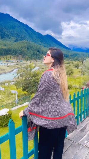 Humaira Chohan Instagram - Ruth hai yeh doh pal ki ya rahegi sadaa 💕❤️🔥 #feelings #emotion #reels #reelitfeelit #viralpost #trendingnow #instagram #fyp #explorepage #exploremore #view #beautifuldestination #reelsuae #reelsindia #reelsusa#reelspakistan#popular #dubai #dubaimodels #viralreels #popular