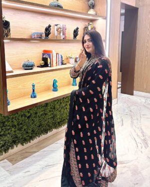 Humaira Chohan Instagram - In My Desi Look Era 🩶🖤
.
.
#eidaladha #2024 #desi #explorepage #exploremore #viralpost #princesshumaira7863 #fyp #instalove