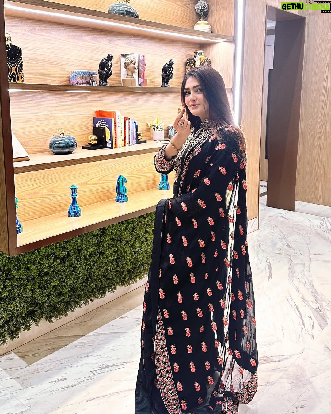 Humaira Chohan - 824 Likes - In My Desi Look Era 🩶🖤
.
.
#eidaladha #2024 #desi #explorepage #exploremore #viralpost #princesshumaira7863 #fyp #instalove