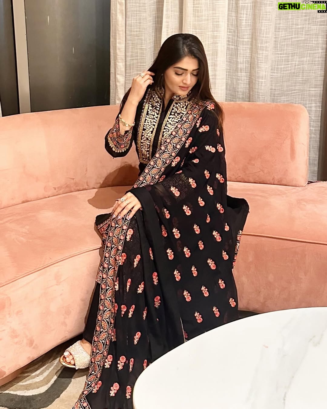 Humaira Chohan - 824 Likes - In My Desi Look Era 🩶🖤
.
.
#eidaladha #2024 #desi #explorepage #exploremore #viralpost #princesshumaira7863 #fyp #instalove