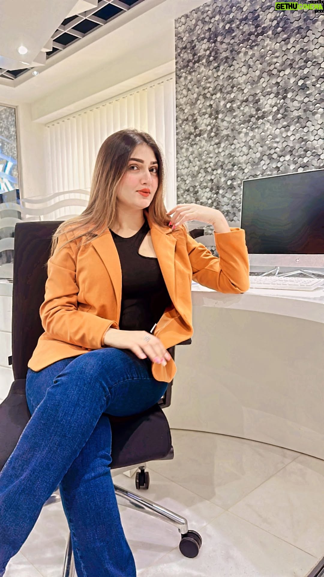 Humaira Chohan - 45.4K Likes - 🦁Shine more bright PRINCESS👰‍♀️✨⚡️
.
.
.
.
 #reels #reelitfeelit #reelinstagram #bosslady #bossladymindset #trending #viral #womensupportingwomen #dubai #dubailife