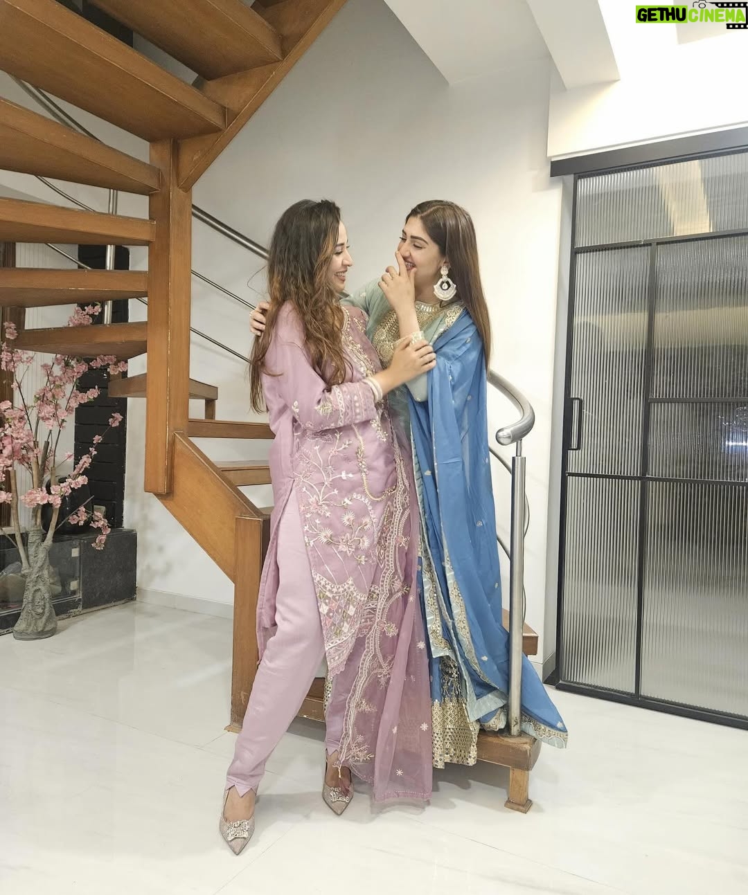 Humaira Chohan - 684 Likes - SWIPE ⬅️ “Eid Mubarak to you and your loved ones! May your hearts be filled with gratitude and your homes with happiness.”💖😇 
.
.
#eidmubarak #eid2024 #soulsisters #instadaily #foryou #likesforlike #foryoupage #mumbai #dubai🇦🇪 #uaelife #bff #familytime