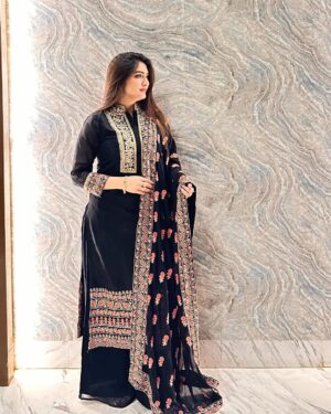 Humaira Chohan Instagram - In My Desi Look Era 🩶🖤
.
.
#eidaladha #2024 #desi #explorepage #exploremore #viralpost #princesshumaira7863 #fyp #instalove