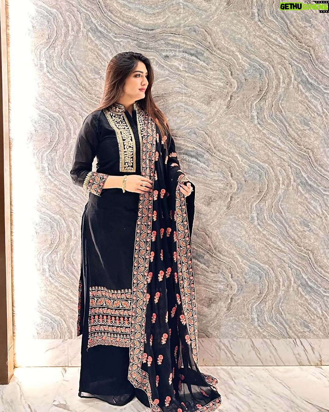 Humaira Chohan - 824 Likes - In My Desi Look Era 🩶🖤
.
.
#eidaladha #2024 #desi #explorepage #exploremore #viralpost #princesshumaira7863 #fyp #instalove