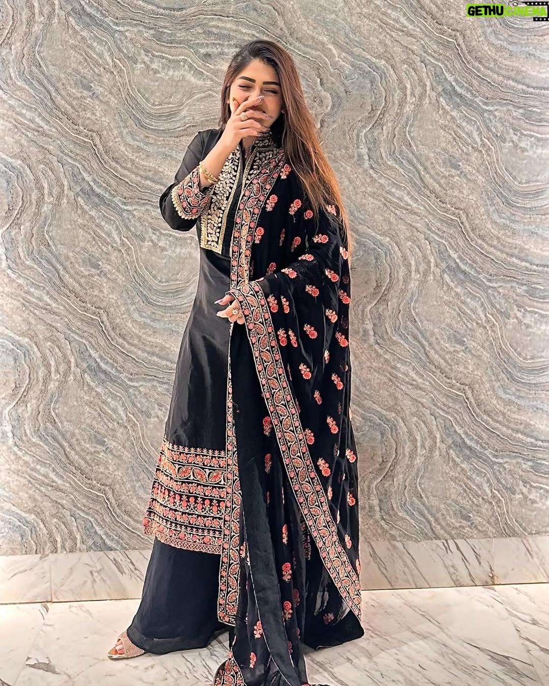 Humaira Chohan - 824 Likes - In My Desi Look Era 🩶🖤
.
.
#eidaladha #2024 #desi #explorepage #exploremore #viralpost #princesshumaira7863 #fyp #instalove