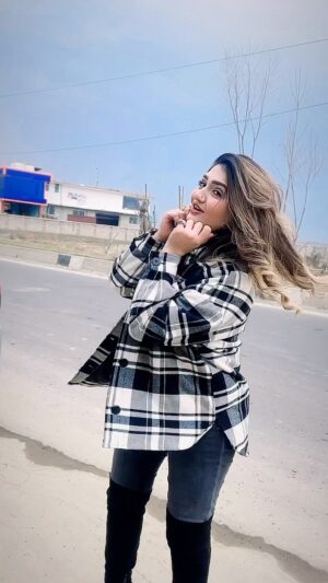 Humaira Chohan Instagram - Tum saaf nazar aate ho 🧿♥️ #feelings #reelinstagram #instadaily #explorepage #exploremore #dubai #trending #viralvideos #lovelife#loveyou #kashmir #reels #reelitfeelit