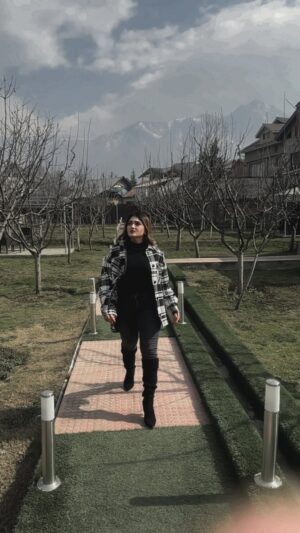 Humaira Chohan Instagram - Akeli Rehti Hu 🦁 Ki Tarah #trending #réel #reelitfeelit #reelinstagram #reels