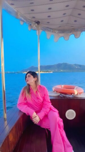 Humaira Chohan Instagram - Samjhe😇💓 #reelsinstagram #réel #reelitfeelit #instagood #positivity #positivevibes #positivethinking #liveyourbestlife #dubai🇦🇪