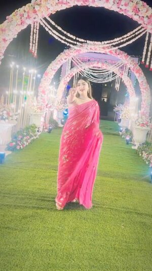 Humaira Chohan Instagram - Aisa hi hona chaiye 🥰💯 #reels #reelsinstagram #reelitfeelit #instagood #trendingreels #wish #feelings #sareelove #saree #beautifulgirl #explorepage #exploremore
