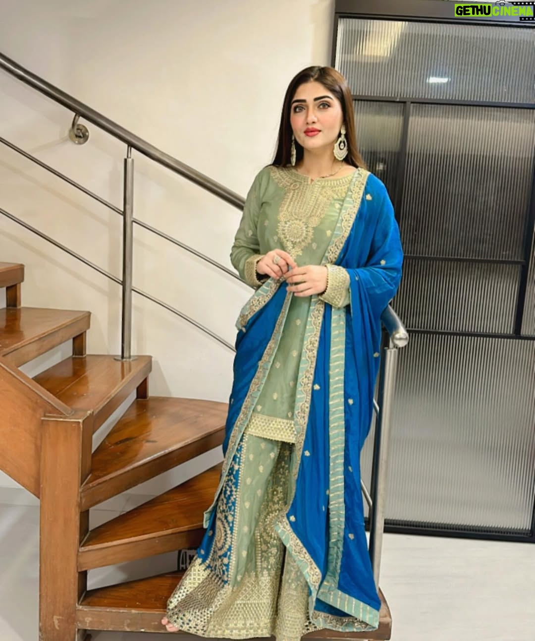 Humaira Chohan - 684 Likes - SWIPE ⬅️ “Eid Mubarak to you and your loved ones! May your hearts be filled with gratitude and your homes with happiness.”💖😇 
.
.
#eidmubarak #eid2024 #soulsisters #instadaily #foryou #likesforlike #foryoupage #mumbai #dubai🇦🇪 #uaelife #bff #familytime