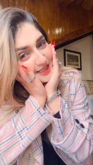 Humaira Chohan Instagram - Unke bete ki Shehzadi 👰🏼🥰♥️🧿 #reelsinstagram #reels #reelitfeelit #blessed #feelings #loveyou