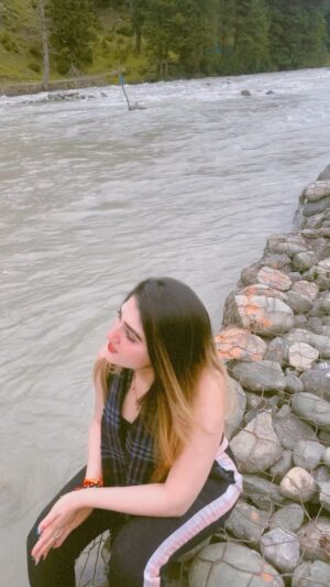Humaira Chohan Instagram - Jis din samajh jaaoge😇🌈 #feelings #emotion #reels #reelinstagram #reelitfeelit #trendingnow #instagram #fyp #explorepage #view #beautifuldestination #popular #viralreels #dubai