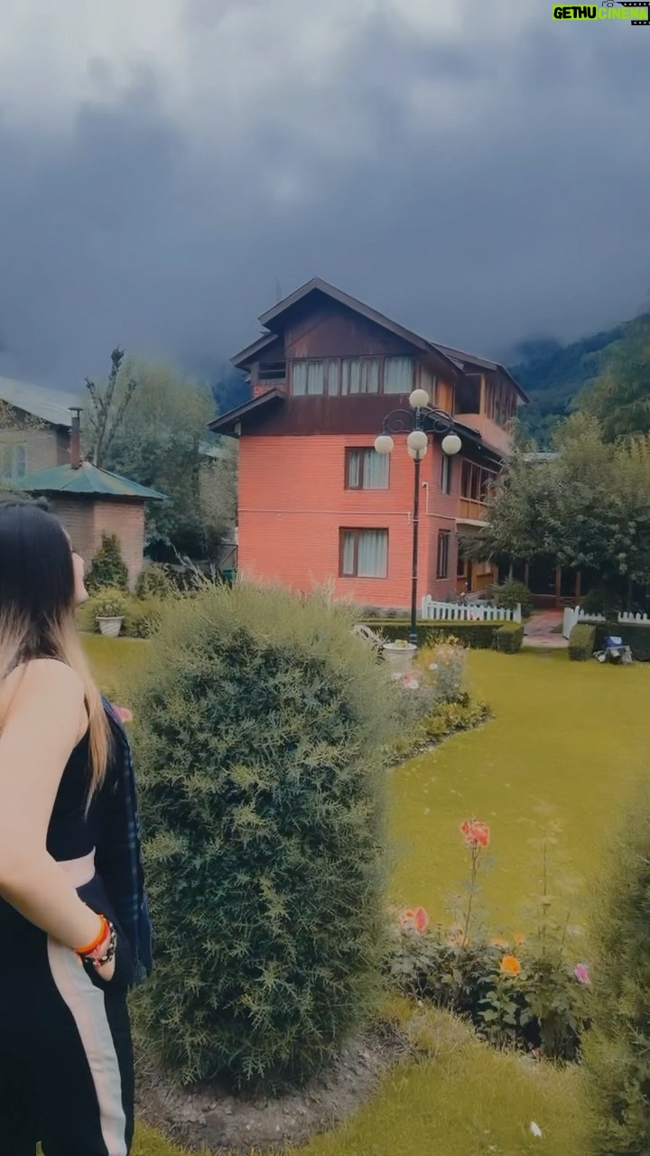 Humaira Chohan - 1.4K Likes - Khudpe sharam toh aati hi hogi🥀🙃 #feelings #emotion #reels #reelitfeelit #viralpost #trendingnow #instagram #fyp #explorepage #exploremore #view #beautifuldestination #reelsuae #reelsindia #reelsusa#reelspakistan