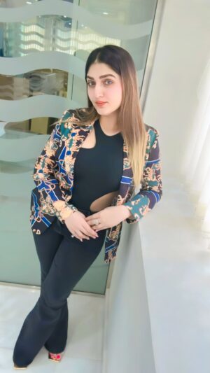 Humaira Chohan Instagram - “Limits”😈🔥 #reelsvideo #reels #instagood #instareels #womeninbusiness #bosslady #bossladymindset