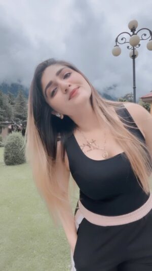 Humaira Chohan Instagram - Ek galat fehmi thi Mujhe 🥀…. #feelings #emotion #reels #reelitfeelit #viralpost #trendingnow #instagram #fyp #explorepage #exploremore #indiareels #reelsuae #reelsindia #reelsusa#reelspakistan
